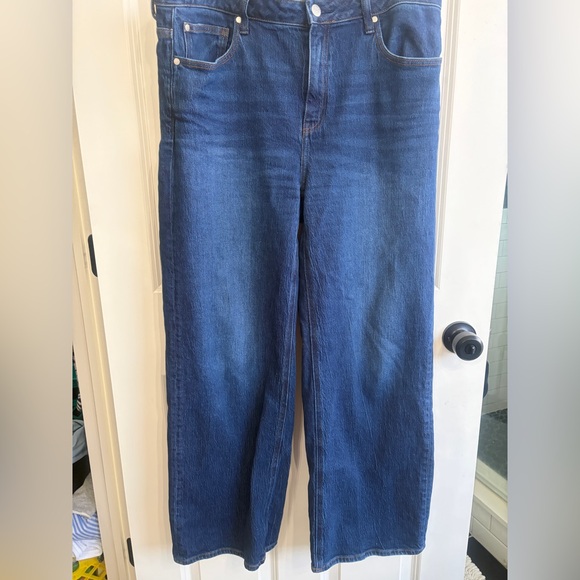 Like new barely worn Quince Bella Stretch relaxed straight jeans size 32. - Picture 2 of 15